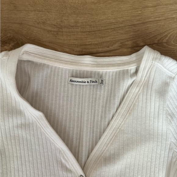 Abercrombie long sleeve - Picture 2 of 3